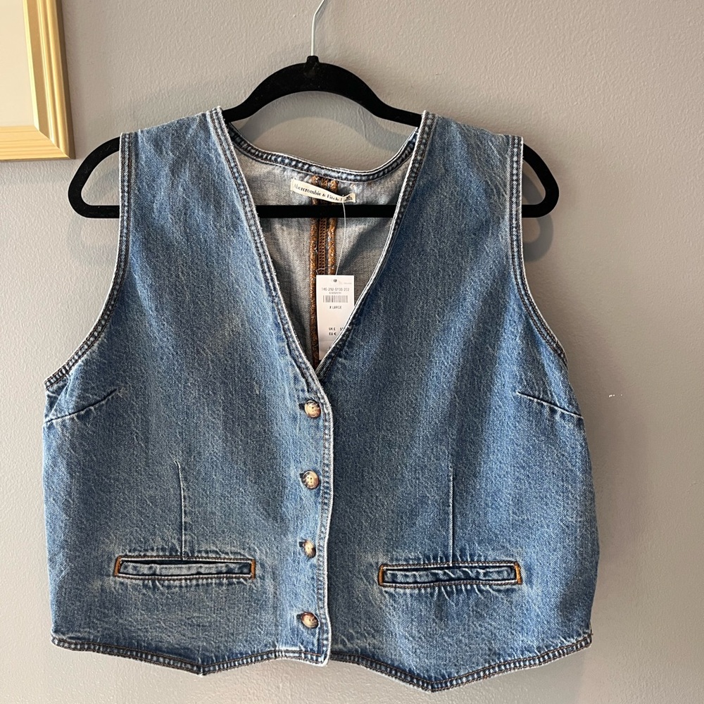 NWT Abercrombie Jean Vest, size XL